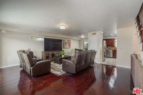 1445 224th St, Torrance, CA 90501-4255