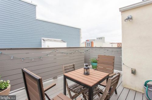 2219 Carpenter St, Philadelphia PA 19146-2517 exterior