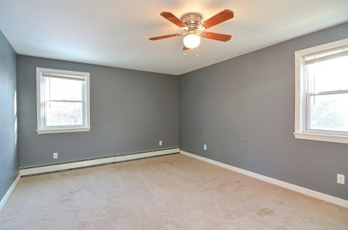 12 Olesen Rd, Derry NH 03038-4846 exterior