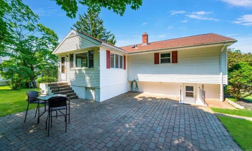 253 Oak Ridge Dr, Middletown CT  06457-1919 exterior