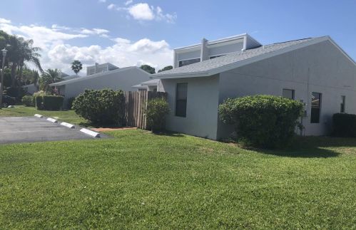 1925 Monks Ct, West Palm Beach, FL 33415-9150