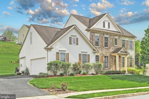 817 Sage Hill Dr, Red Lion, PA 17356-9415