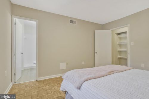 2361 Emerald Hts Ct, Herndon VA 20191-1752 exterior