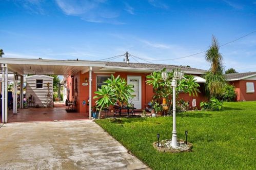 1125 Broad St, Lehigh Acres, FL 33936-6521