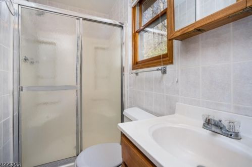 1 Lewis Ln, Belvidere NJ  07823-3123 exterior