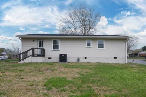 2601 Daye Dr, Greensboro NC  27406-6205 exterior