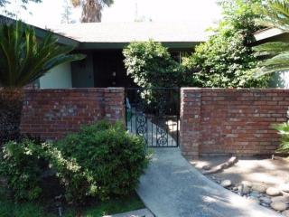 6885 Lyell Ave, Fresno, CA 93727-5831