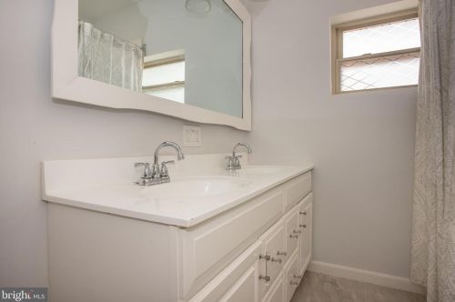 13 Beverly Pl, Wilmington DE  19809-2901 exterior