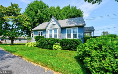 4914 Smith St, Harrisburg, PA 17109-1722