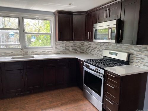 3 Wyman St, Rye Brook, NY 10573-3429