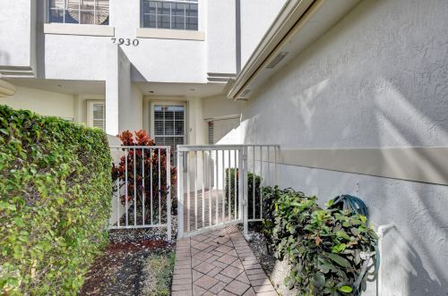 7930 Laina Ln, Boynton Beach, FL 33437-8403
