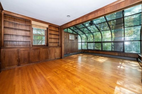 353 Hussey Rd, Mount Vernon NY  10552-2305 exterior