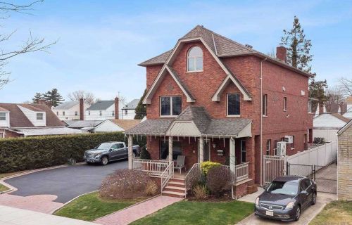 82-36 247th St, Jamaica, NY 11426-1824