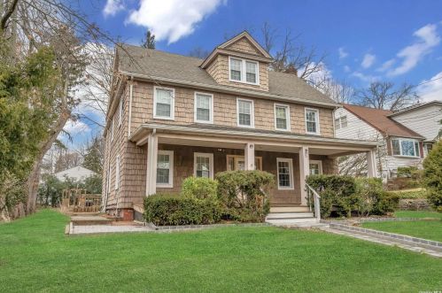 5 Arbor St, Great Neck, NY 11021-3824
