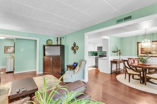 701 Camelot Dr, Pittsburgh PA  15237-4979 exterior