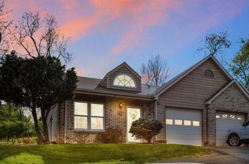 47 Hennig Dr, Pittsburgh, PA 15236-1567