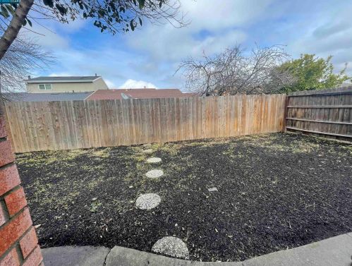 38 Connie Ct, West Pittsburg CA  94565-1574 exterior