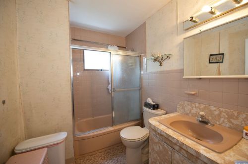 6 Celia Ln, Northport NY  11768-3049 exterior