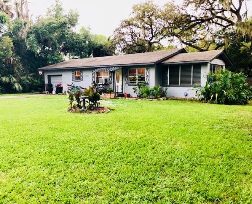 16146 Wallace St, Umatilla, FL 32784-9299