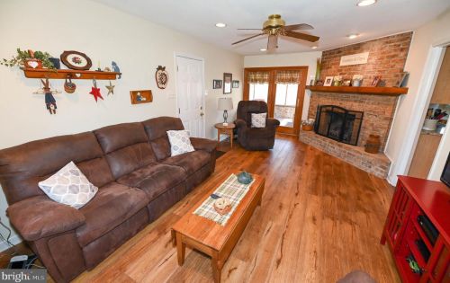 17 Briarwood Rd, Shrewsbury PA  17361-1801 exterior