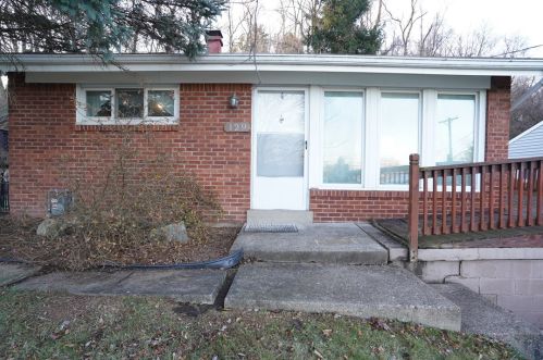 129 Delaney Dr, Pittsburgh, PA 15235-5417