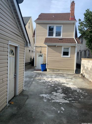 116-37 192nd St, Jamaica, NY 11412-1043