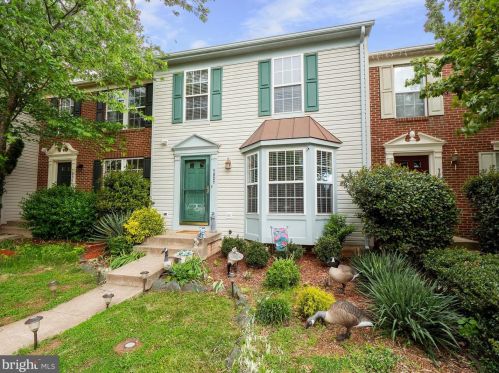 7037 Sauvage Ln, Gainesville, VA 20155-1674