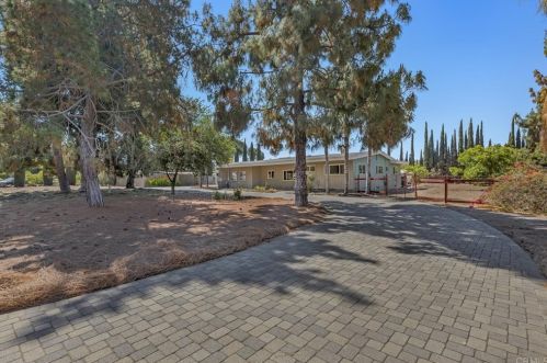 1715 Lanai Dr, El Cajon, CA 92019-1113