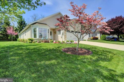 28 Lantern Ln, Lees Cross Roads, PA 17257-8769