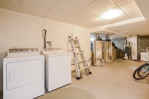 13 Adams Ln, Chatham MA 02633-1835 exterior