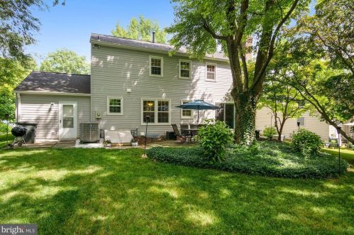 9514 Wallingford Dr, Springfield, VA 22015-1739