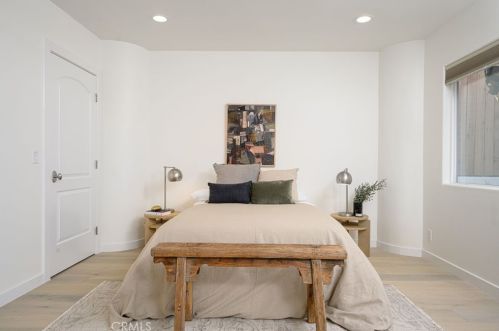 513 Dianthus St, Manhattan Beach CA  90266-6720 exterior
