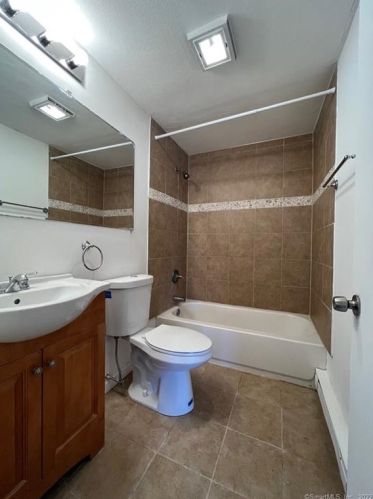 144 Kara Dr, Waterbury CT  06704-1571 exterior