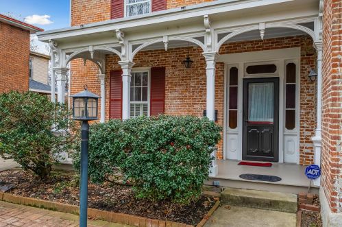 27 Griswold St, Delaware, OH 43015-1716