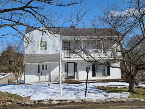 2810 Dresden Rd, Zanesville, OH 43701-1730