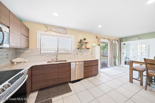 955 Schumann Dr, Sebastian FL  32958-5331 exterior