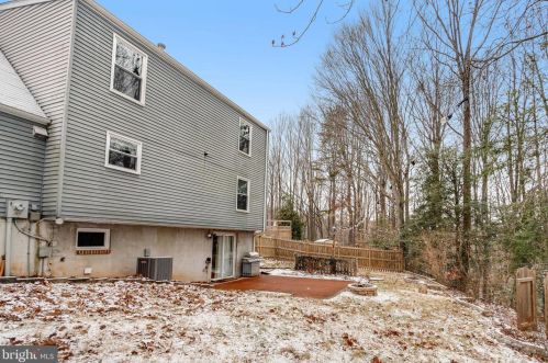 5483 Rector Dr, Woodbridge VA  22193-3703 exterior