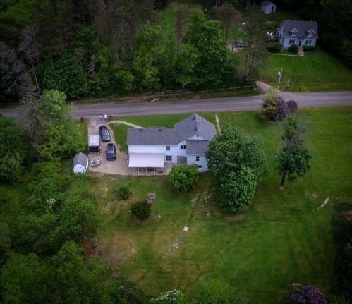 1428 Hooker Rd, Karns City PA  16041-1514 exterior