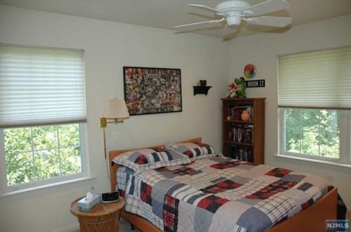 561 Adirondack Ct, Mahwah NJ  07430-2741 exterior
