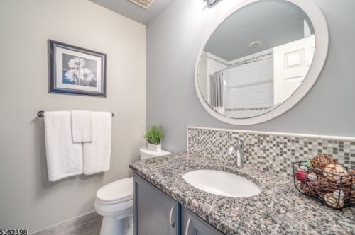 40 Brock Ln, Hackettstown NJ  07840-5677 exterior