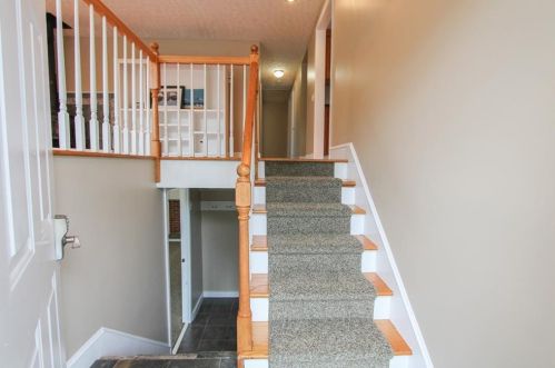 129 Reservoir Rd, Middletown RI  02842-5832 exterior