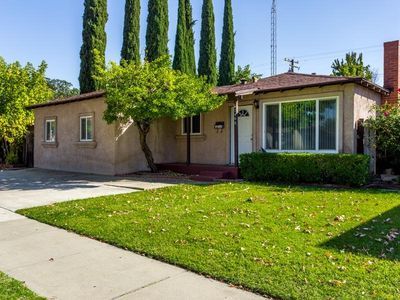 1406 Mount Vernon Dr, Modesto CA  95350-2855 exterior