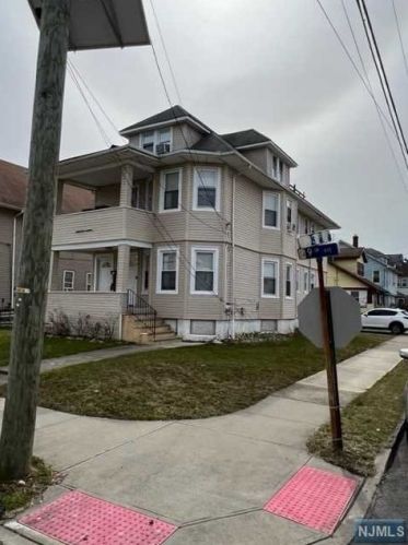 270 19th Ave, Paterson NJ  07504-1733 exterior