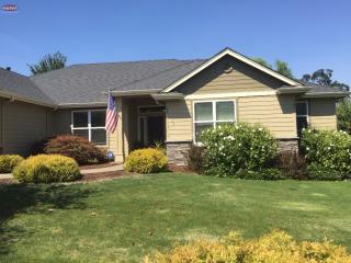 318 Ivy Ave, Dallas, OR 97338-1475