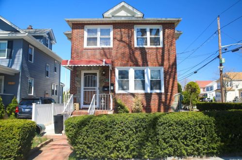 181 Lowell Ave, Floral Park NY  11001-1528 exterior