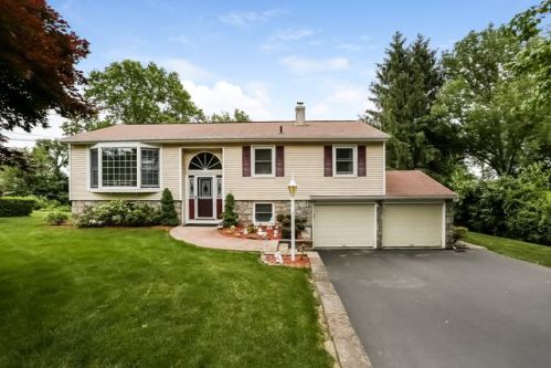 15 Pike Pl, Mahopac, NY 10541-1934