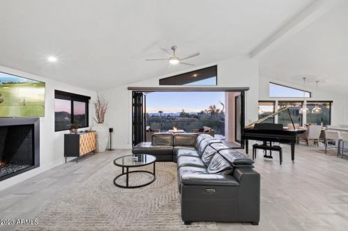 1439 Echo Ln, Phoenix AZ  85020-3831 exterior