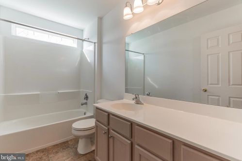 142 Laurel Trl, Swedesboro NJ  08085-4074 exterior