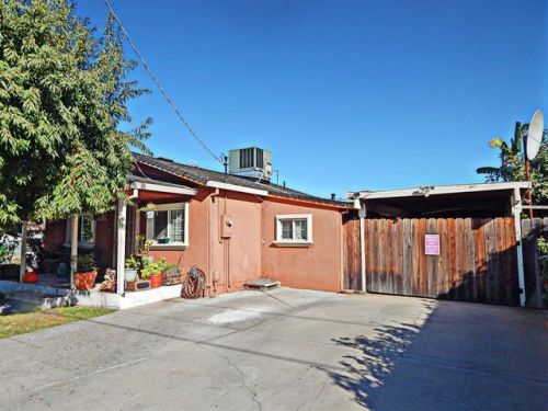 3601 Dakota Ave, Riverbank, CA 95367-2990