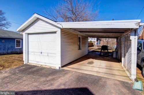 422 Delaware Ave, Lansdale PA 19446-3422 exterior